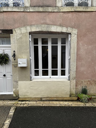 MK Joinery Works - Bespoke doors windows & staircases - Handmade furniture to chopping boards., Menuisier à Saint-Front