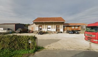 SOCIETE MAD SAS MENUISERIES CHARPENTE, Menuisier à Saint-Hilaire-de-Villefranche