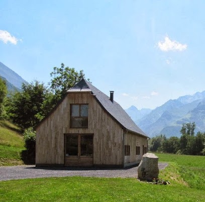 Azun Atelier, Menuisier à Aucun