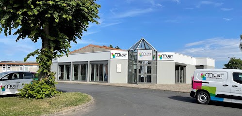 CD DIFFUSION, Menuisier à Denain