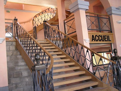 Carrier Etablissement Bonal, Menuisier à Vic-sur-Cère