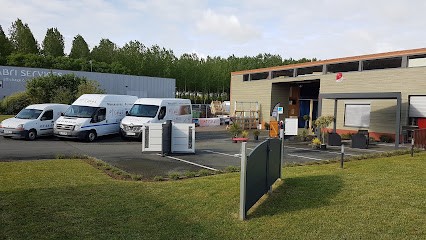 M'CéhèS, Menuisier au Plessis-Grammoire