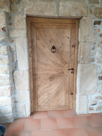 Menuiserie.agenceur.Royer.Nicolas, Menuisier à Berrias-et-Casteljau