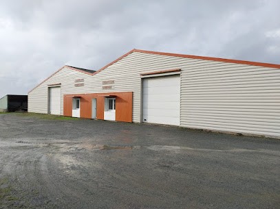 Uzureau Frères, Charpentier à Yzernay