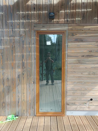 A.M.V Fermetures, Menuisier à Maule