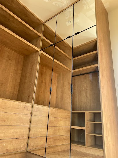 Les Woodbrothers, Menuisier à Périgny