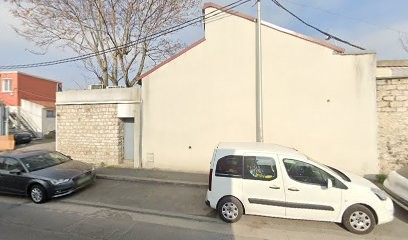 Antonis Cardew, Menuisier à Ivry-sur-Seine