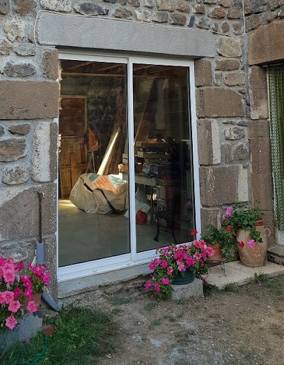 GMA Menuiserie Aluminium Et PVC Vérandas Pergolas Bioclimatiques Portes De Garage Portails Clôtures, Menuisier à Saint-Bonnet-près-Orcival