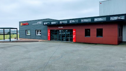 Komilfo, Menuisier à Trangé