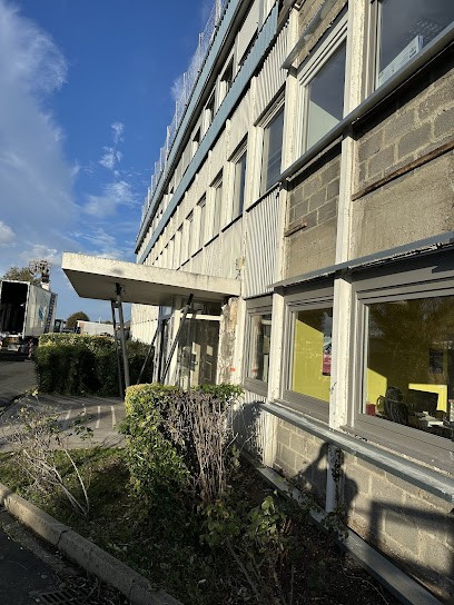 İsik Dogan, Menuisier à Saint-Langis-lès-Mortagne