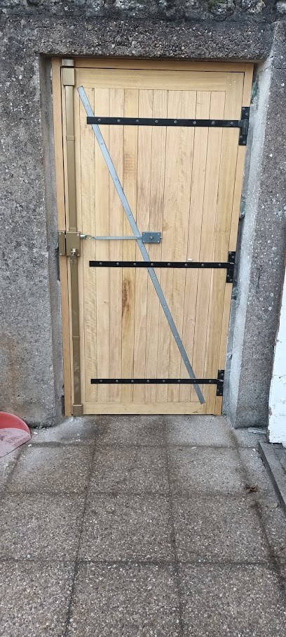 Paunin menuiserie, Menuisier à Françay