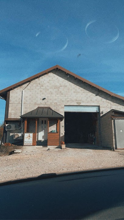 Tournery SARL Charpente, Charpentier à Éloise