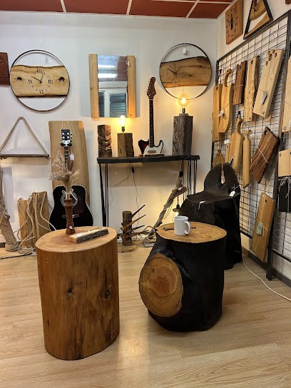 SCIE SIDE EIRL B DASSONVAL Ébéniste -création bois, Menuisier à Coquelles