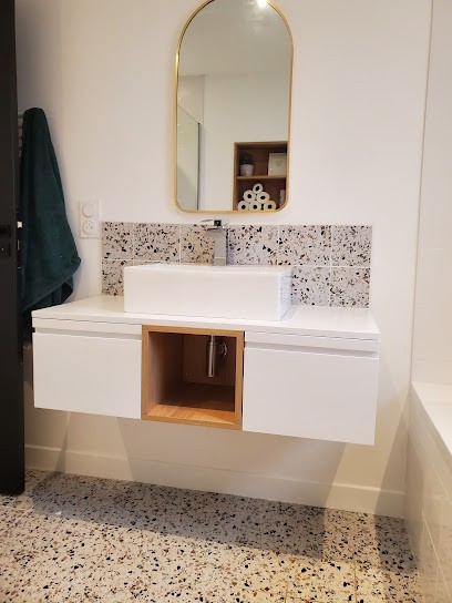 AVL Agencement Vernis Laque, Menuisier à Plouvorn