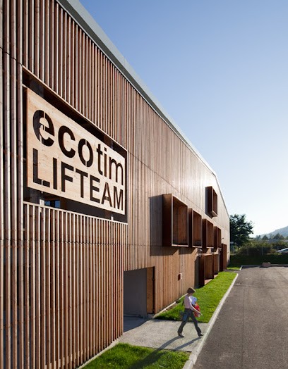 Lifteam Rhône-Alpes, Charpentier à Rotherens