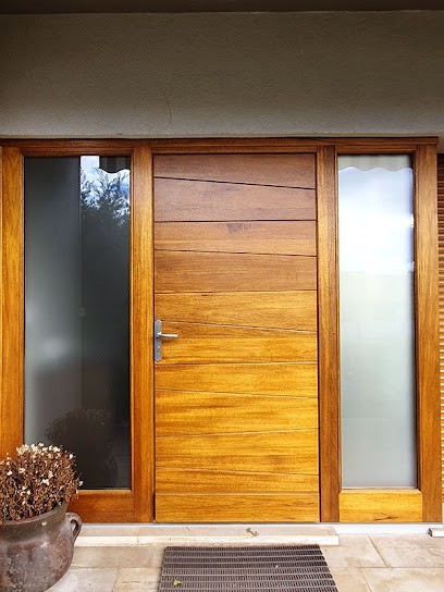 Fabrication & Pose De Menuiseries Bois - L.C.M Menuiserie, Menuisier à L'Hôpital-le-Grand