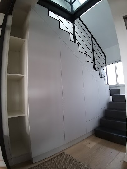 Omnis, Menuisier à Carnac