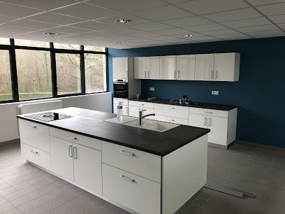 A.m.b., Menuisier à Ussel