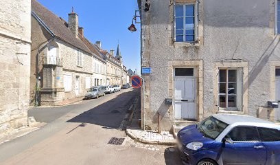 Duval, Menuisier à Entrains-sur-Nohain