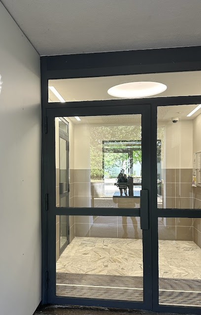 Mser, Menuisier à Romainville