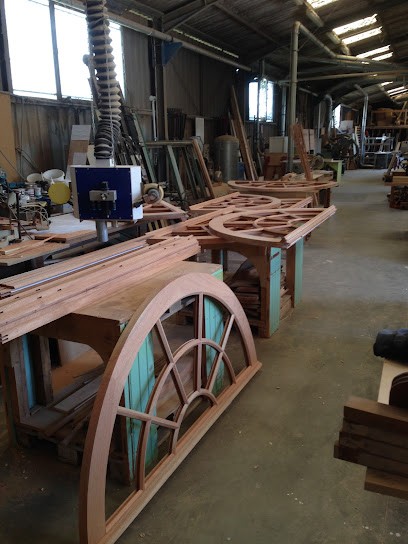 Etablissements Rousseaux Vialar - SARL MVRH, Menuisier à Fourques