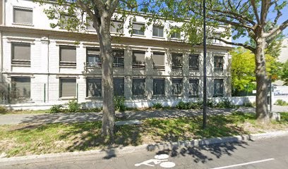 Nestra, Menuisier à Saint-Denis