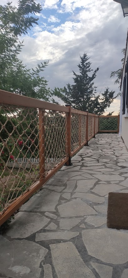 Ets Cantet Sarl, Menuisier à Neuvy-Bouin