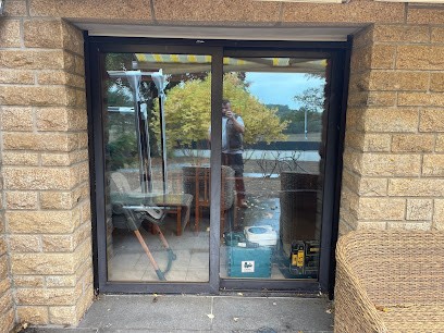 AGM, Menuisier à Lanvaudan