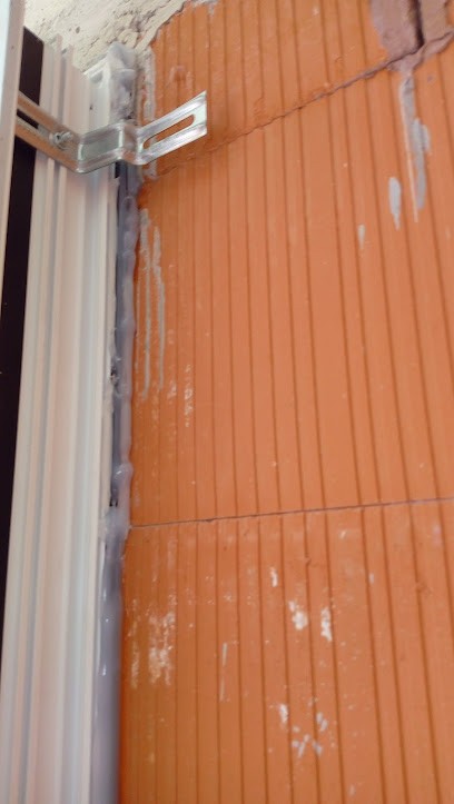 Mikapen, Menuisier au Muy