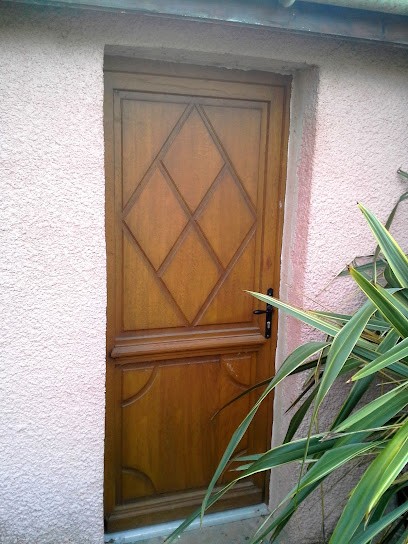 Menuiserie Ebénisterie Lutherie Guitare Sébastien Cazanave, Menuisier à Saint-Sulpice-la-Pointe