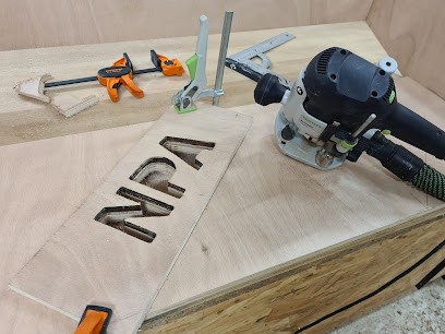 Npa4x4, Menuisier à Marbois