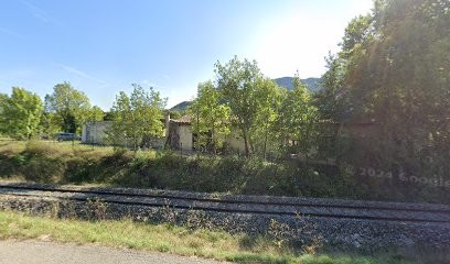 Les Toits Du Pié Ferré, Charpentier à Die