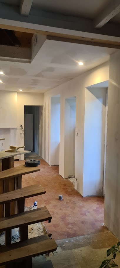 Thomas, Menuisier à Neuville-de-Poitou