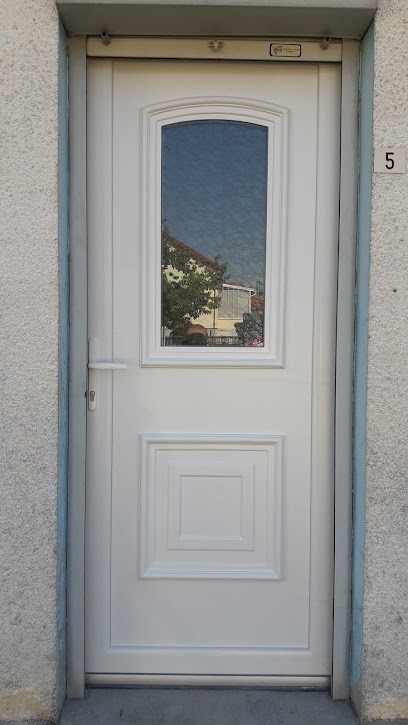 DST MENUISERIES, Menuisier à Ham