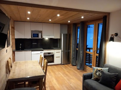 SUR MESURE AGENCEMENT Et Rénovation De L'habitat, Menuisier à La Plagne Tarentaise