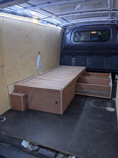 Le Van Occitan, Menuisier à Merville