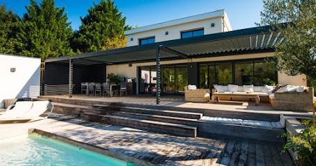 Komilfo Tapistores SARL à Valréas - Pergolas, Stores, Fenêtres, Menuiseries, Menuisier à Valréas