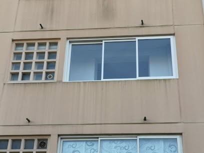 guerrero gilbert, Menuisier à Pierrefeu-du-Var