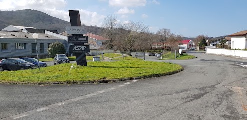 Holly Wood, Menuisier à Saint-Pée-sur-Nivelle
