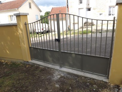 Steve Theveny, Charpentier à Saint-Broingt-les-Fosses