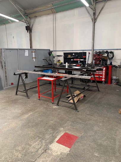 MT8M, Menuisier à Bagnolet